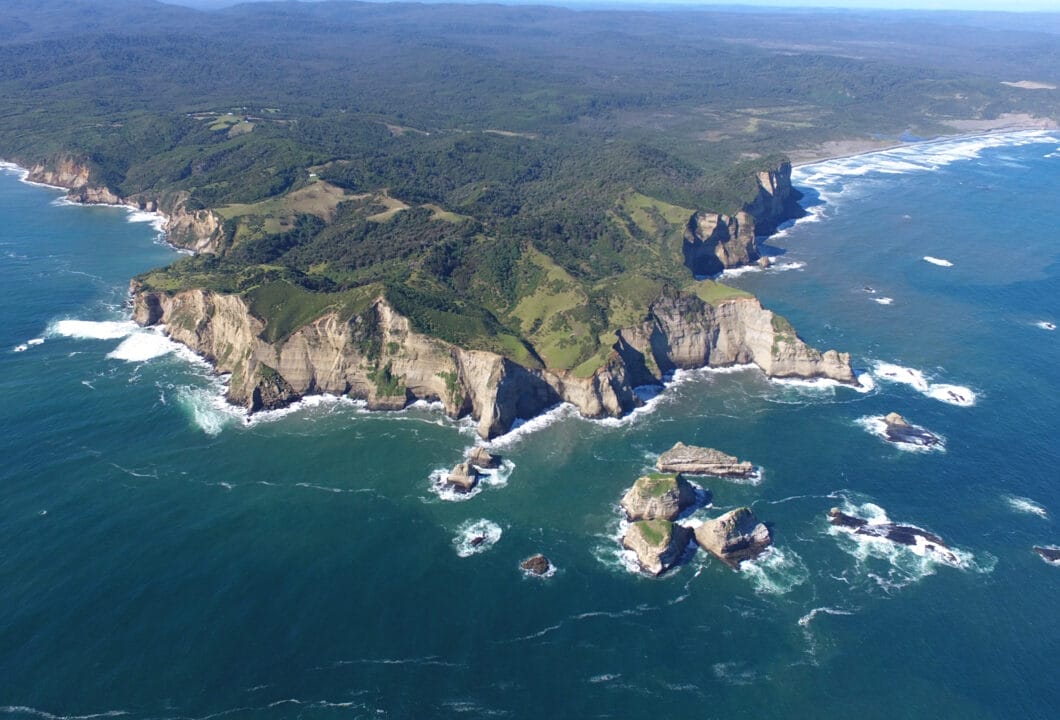 Chiloé – Holzkirchen & bunte Stelzenhäuser